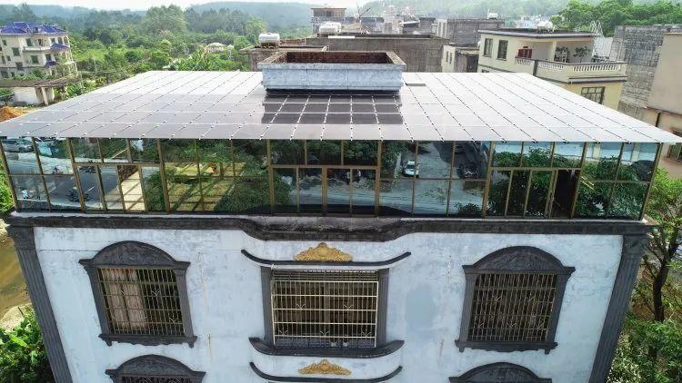 還在裝傳統(tǒng)陽光房？太傻了！如今大家都裝這個，美觀、環(huán)保還能賺錢！