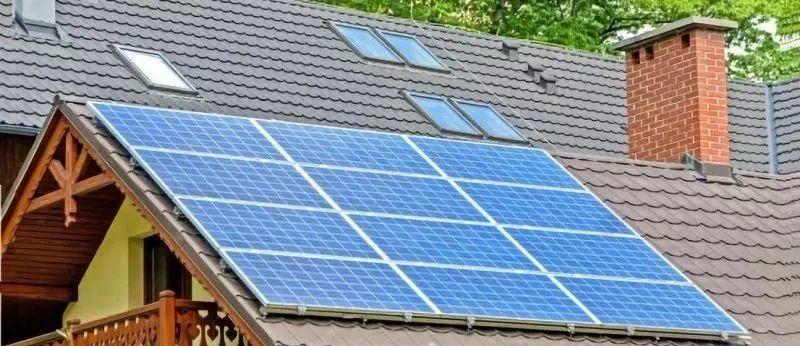 光伏發(fā)電“租房頂、免費裝”新套路，警惕陰陽合同，天上不會掉餡餅！